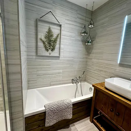 - Spacieux Avec Balcons Et Parking Proche Des Pistes - Fr-1-623-366 *